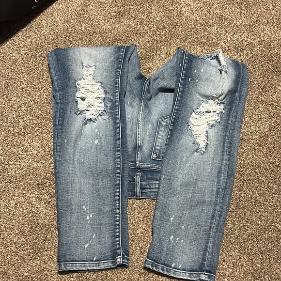 Judy Blue distressed boyfriend fit jeans - Picture 3 of 5